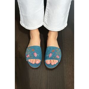 Nanette Lepore Valentina Blue Floral Butterfly Embroidered Slides 6.5